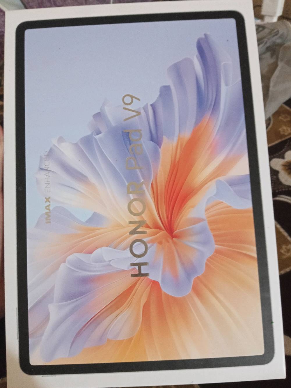 للبيع Honor Pad V9

• السعة: 256 جيجا
• الحالة: ممتازة جدًا، استخدام شهرين ونصف فقط
• بدون أي خدوش أو مشاكل، الجهاز نظيف جدًا
• مع القلم الأصلي
• مع الكفر
• مع العلبة والشاحن

الجهاز بحالة الجديد بالكامل، ولم يُستخدم إلا استخدامًا خفيفًا.

السعر: 650 الف

للتواصل على الخاص أو الاتصال.