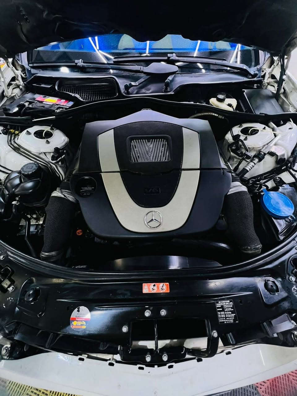 السلام عليكم
مارسيدس S350 2008 محدث ٢٠١٣ 

رقم بغداد بأسمي شخصيأ 
فول بنوراما 1/1 مكينه 6 سلندر ما مفتوحه
اناره داخليه متغيرته اللوان 
كير جديد وارد ياباني 
حداديه كامله امامي خلفي  
منضومه بانزين كله جديد ( فلتر / فيت بم/ بخاخات)

حجر بيىة جديد 
لايت تخم جديد حاويه
تخم ويل شرط جديد حجم ٢٠
كلشي بلسياره اصلي وعلى وضع الشركه 
داخل قرميدي خليجي جنطه شفط 
مواصفاته غني عن التعريف 
 سيارة  شرط مابيه اي كلوب معلوك  
السعر ١٦٥ قفل وماكو هيج سياره بهيج سعر 

واتساب  ‬‪***********‬
