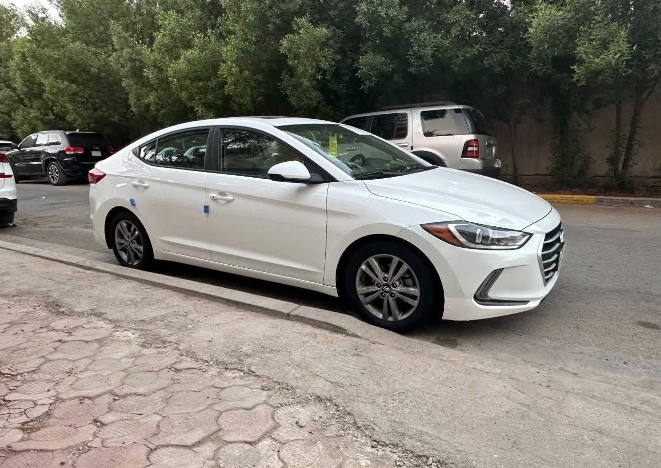 النترا 2018 وارد امريكي
فول 
كلين تايتل للبيع او المراوس حسب القناعة 
المواصفات 

بصمة 
فتحة سقف 
محرك 2000 دوش 
رادار 
نقط عمياء 
شاشة كبيرة 
شاشة اعطال 
تدفئة كشنات 
جنطة ذكية 
ترحيب 
كامرة دوارة اصليه 
ويل كب 
اشاير بالمري 
لد امامي 
السيارة بدون حتدث ولا ضربه 
ولا ايرباك 
بس بيها صبغ اثر تقشير 
يعني علئ كد ملاحضات كلش قليل 
السيارة اربيل باسمي تحويل ثاني يوم 
السعر 133 ورقة 
***********
