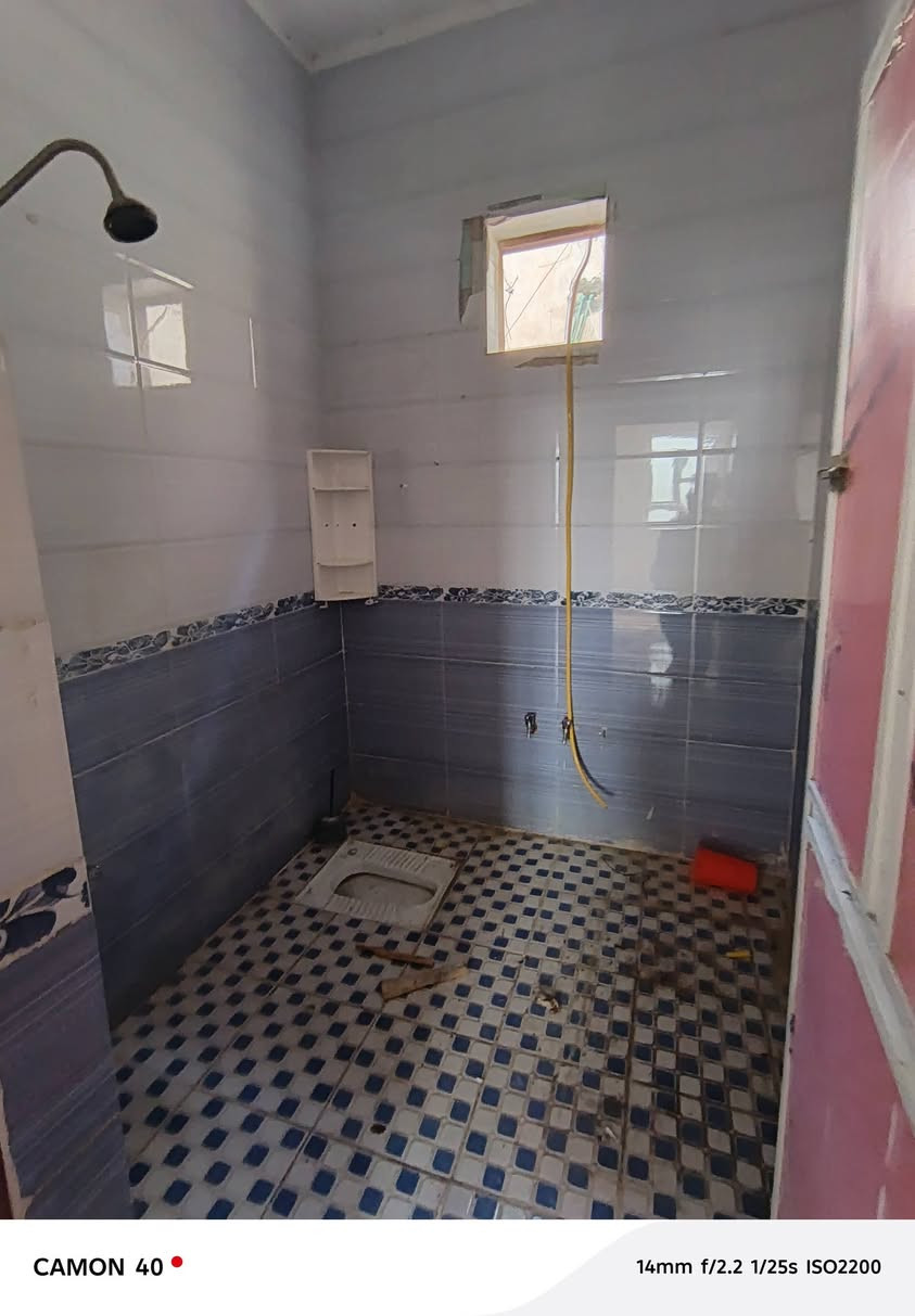 السلام عليكم ورحمه الله وبركاتو شقه لليجار في منطقة حي الشهداء الثاني في شارع المدارس الشقه متكونه من غرفتين وبراني وهول ومطبخ وحمام للستفسار الاتصال على‏‪‏‪***********‬‏
