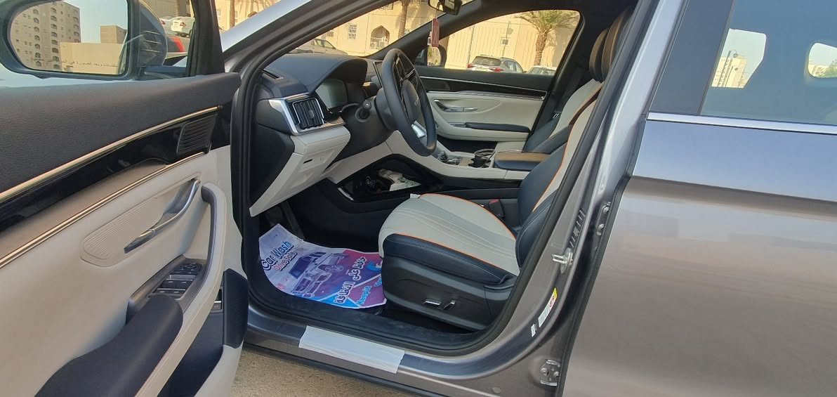 سونج بلاص خليجي وكالة شركة NAT الجزيرة 
مرقم اربيل وجاهز
وارد خليجي شركة بي واي دي اربيل 
اللون رصاصي 
مرقمة وجاهزة اربيل 
محرك 1500 تيربو جارجر  dmi 
دفع امامي FWD
ضمان السيارة ٦ سنوات او 150 الف km 
ضمان البطارية 8 سنوات او 200 الف km 
سبير موجود 
بانوراما 
كامرة 360 درجة 
رادارات 
مخرج الشاحن type 2 
تمشي بالشحن 90 km 
كرسي السائق كهرباء 
نظام السيستم عربي 
بصمتين وكارت 
دخول ذكي 
كل المواصفات بيها
السعر 32 مليون 
شرط تحويل مباشر 
للمعلومات
 00905616145162  واتساب فقط 
اتصال
***********
ملاحظة 
اخوان سعر السيارة مال الوكالة يختلف عن سعر سيارات المعارض 
ورقم اربيل بفلوس وليس مجاني بغداد, العراق
