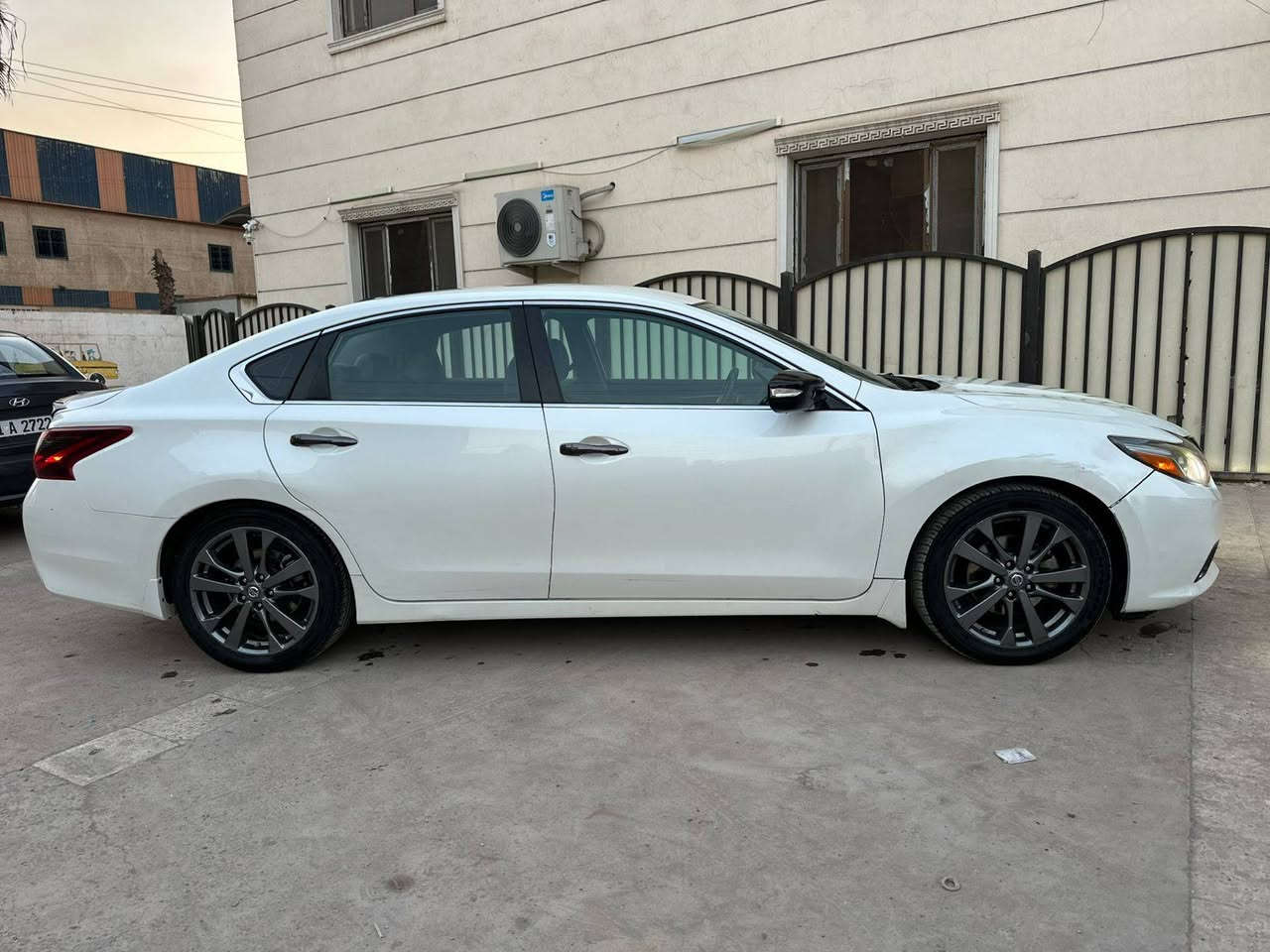 حادثها كلش بسيط بدون ايرباك. رقم بغداد هزة وارقم جديدة بأسمي 

بصمة تشغيل وتشغيل عن بعد 
شاشة كبيرة تدعم كار بلي  وكامرا
كشنات جلد وكرسي السايق كهرباء بهن خط ازرك
كراسي الامامية تدفئة
ويل حجم 18 مال sr وتخم تاير جديد
لايتات زينون عالي وناصي وبلوجكتر 
رادار ومثبت سرعة 
شفتات ستيرن 
الداخل مطعم بكاربون فايبر 
السيارة بدون نواقص جاهزة 
مكاني بغداد الدورة 
السعر 135 $
0790170044
*********** بغداد, العراق
