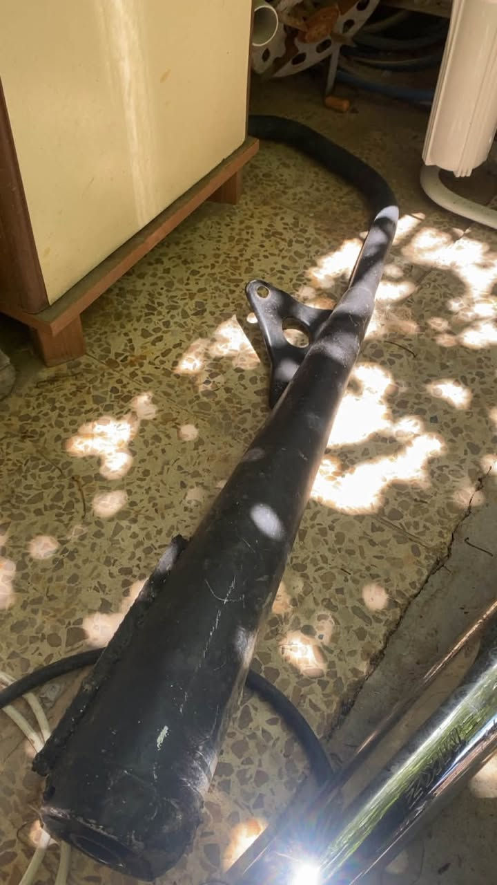 کاکە جەماعەت سڵاوئ خواتان لێبێت ئەم دوو ساڵانسایەمان هەیە  هەردووکئ سەوت ڕەق ئەوەی ڕەشەکەیان سالانسای نامیپڕۆیە زۆر سەوتێ خۆشی هەیە ئەوەی تریشیان ئێم کەی زێت ی سەوت بڵە ناو دڕاوە زۆر شتێ دانسقەن ڕەشەکەیان بە ٢٠ هەزارە و ئێم کەی زێتەکەش بە ١٥ کێ ویستی چاتێک بکا لە خزمەتیام لە سڵێمانیم ڕەقەم تەلەفوونیش ***********  ... ئەدمینی ئەزیز☺️🩵✨،،
