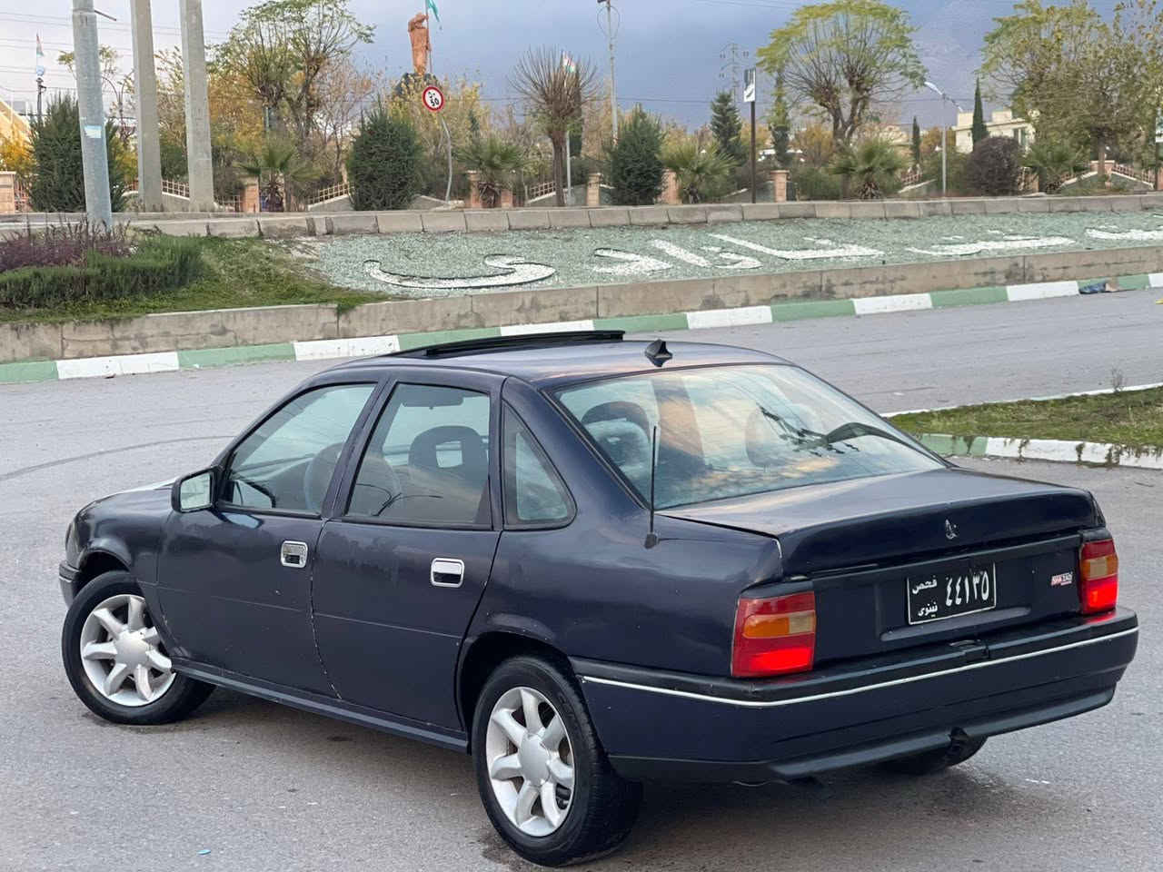 بەناوی خوای گەورەو میھرەبان
ئۆپل ڤیکترا مۆدێل ١٩٩٢ ماشااللە لە جوانی سایارەکە 
ماکینە ٢٠ماشااللە قوەتی سەیارەکە 
گەرمیو فڵچەو لایتوو 
موسو بڕاوە بەشەرت
 ٢جام کارەبای سڵایت ھەموو گیانی بەشەرت 
سەیارەکە ھەتا بڵێی جوانە ناو داخلی لۆکە 
گەرمی دەرەجەیەک گێڕو مەکینە بەشەرت 
سەیارەکە ھی مەحرەز نیە ھی بن دەستی خۆمە حلوجە
سحریشی 20 گەڵاو محامەلەی برایانە
***********
***********وەتسئاپ رانية, السليمانية
