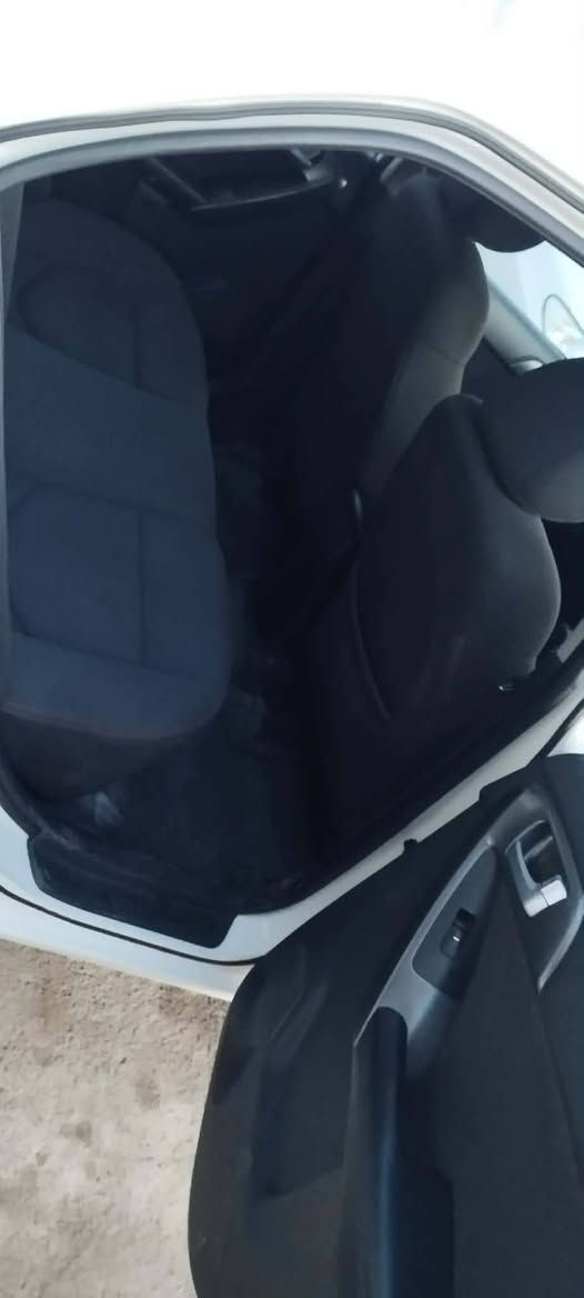 سيراتو ٢٠١١

 داخل اسود 
تحكمات ستيرن جهتين 
شفتات بالاستيرن 
تبريد بيانو (لمس) 
كير 6 نمرات 
حساسات خلفيه 
كزوز رياضي 
محرك وكير بشرط 
طخم تاير جديد 
باتري جديد 
حدادية السيارة ٩٥٪

بيها جاملغ موضح بالصور مع داخل قليل جدا 
السعر ١٠٠


**إذا كنت صاحب هذا الإعلان وتريد حذفه لأي سبب، رجاءا أرسل رسالة إلى الدعم الفني**