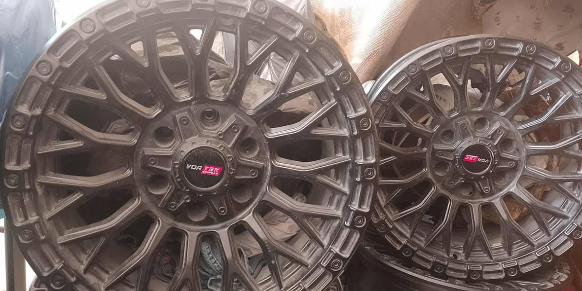 ويل ١٨ شديتهم اسبوع وشلتهم يرهم تاهو رام جديد والله كارتون 350$نهايتهم بدون معامله مكان كربلاء استفسار اكثر اتصل ***********
