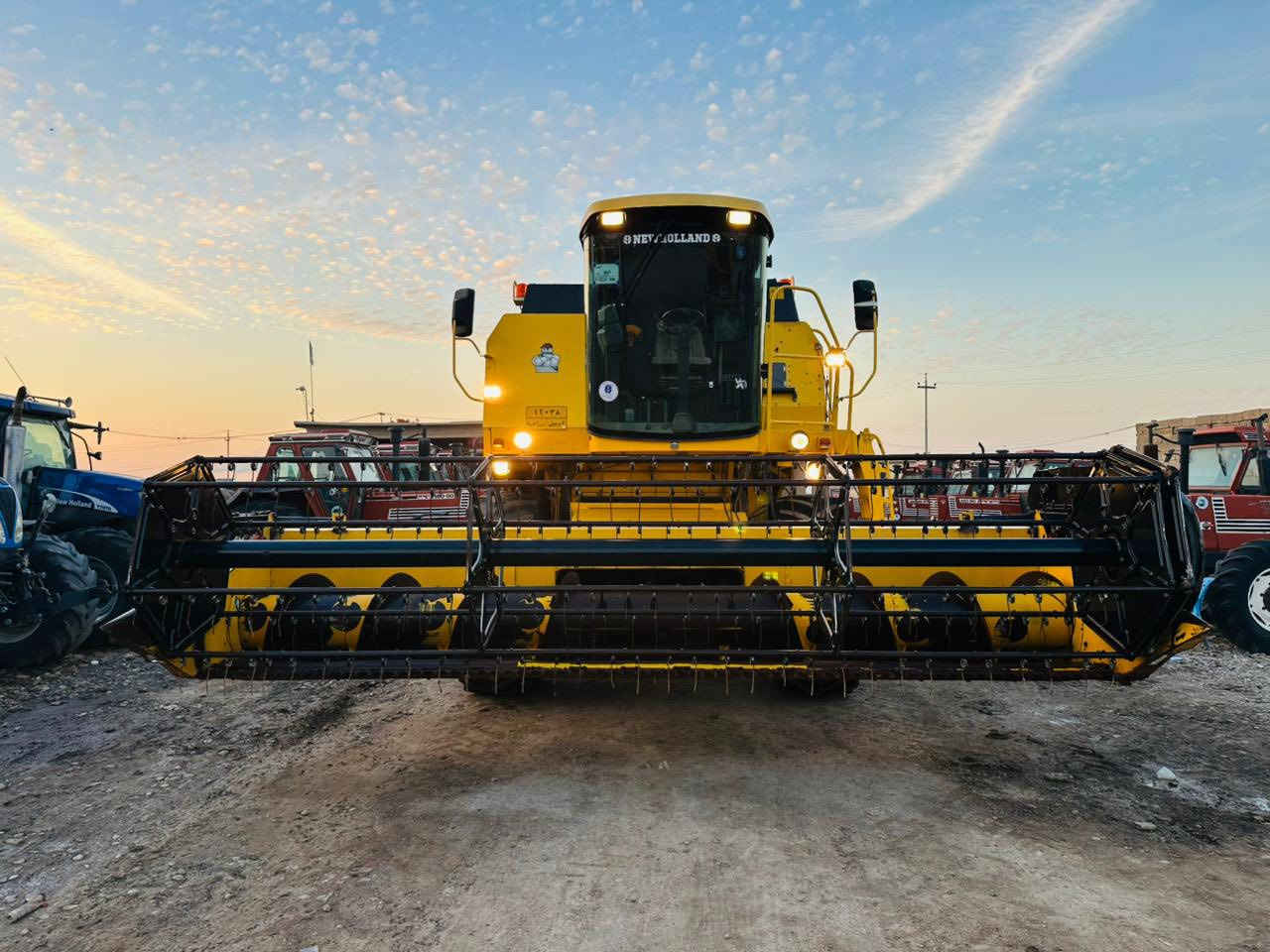 حاصده نيوهولند موديل ٢٠٠٦ دبل درام طبله ١٧ قلاب رقم اربيل مكفوله من الطك واللحيم تاير ٣٢ محرك وضع شركه مامفتوح مكينه جاهزه من كلشي للاستفسار اكثر الاتصال ع الرقم *********** واسط الزبيديه
