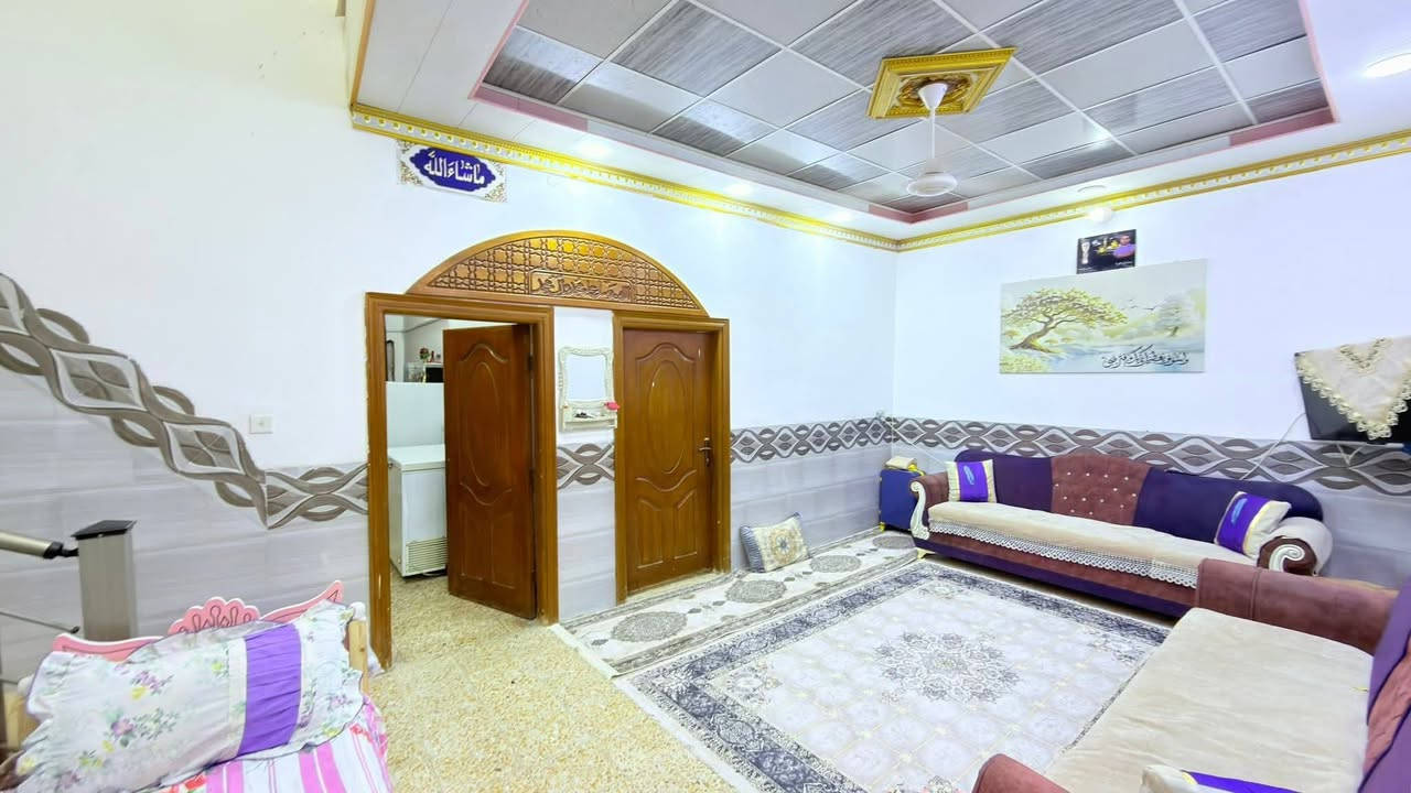 السلام عليكم
دار للبيع طابو صرف
القاسم _ حي العسكري _ شارع العريض_قرب مدرسه المنار الاهليه 
مساحته ١٥٠م  يحتوي على غرفتين وصاله ومطبخ وحمام داخلي  وصحيات خارجيه  اما الطابق الثاني يحتوي غرفه نوم وصاله ومجمع صحيات داخل الغرفه ومطبخ 

للاستفسار  اتصل وني خادم
*********** بي واتساب

