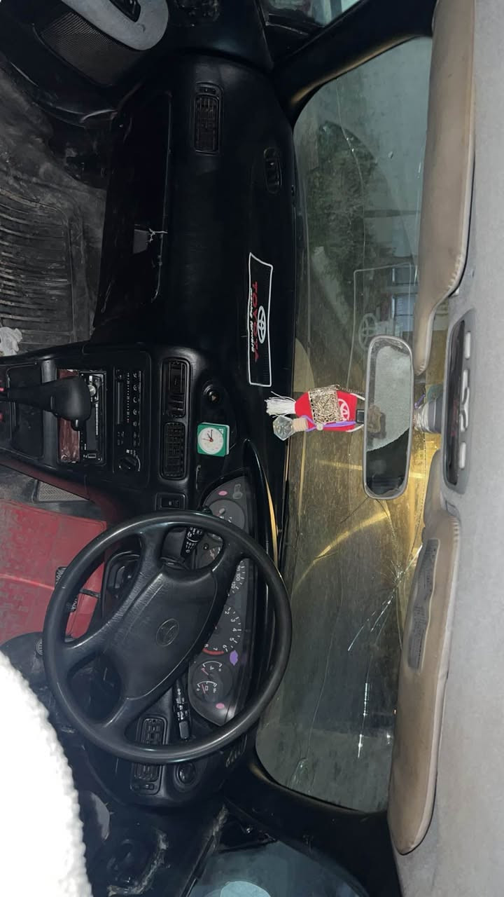 کامری ١٩٩٤ گێڕ و مەکینە و تەبریت بە شەرت ١٥ فیتەر نوقسانی و مەسرەفی تیا نیە ١٦ گەڵاو مەعامەلەیەکی کەم 
***********
*********** السليمانية, العراق
