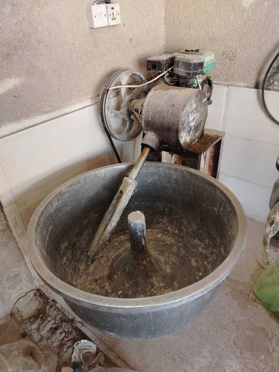 سلام عليكم للبيع مخبز جاهز  كربلاء مدخل الشبانات
يحتوي على 
تنور ٢
عجانه دبل
بوجه جاهزه
ميز عرض ٣ متر
***********
