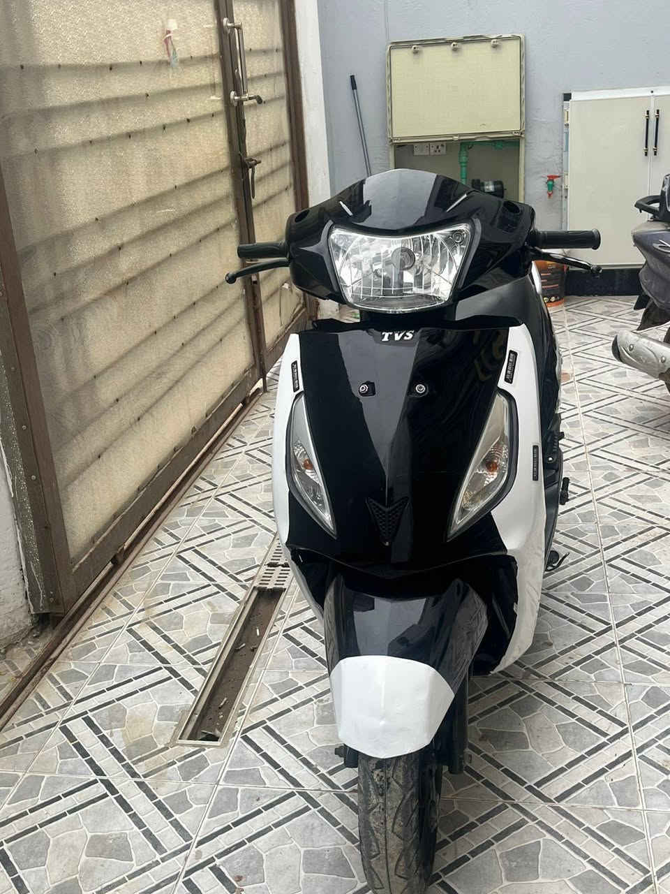 دراجه هندي tvs برغي ما مفتوح بيها شرط الفحص ***********
