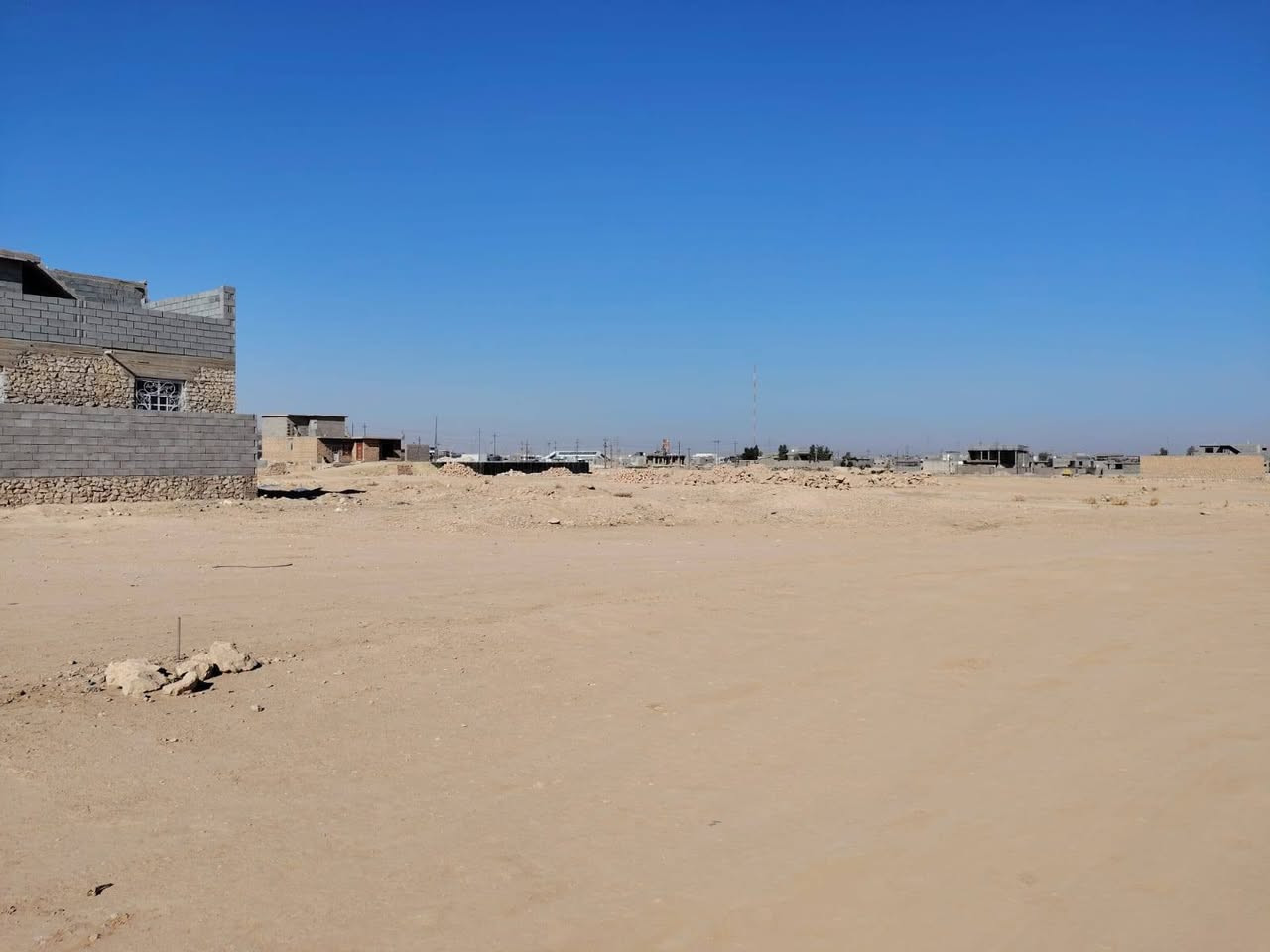 قطعة أرض للبيع طابو صرف خلف بيت الأستاذ شهاب احمد ساير
مساحة 250متر
كما موضحه بالمخطط 
السعر 11مليون قابله لتفاوض 
عنوان المكتب الانبار/حديثة/حي العسكري/مقابل أسواق علي نصيف 
قرب دائرة شبكات حديثة 
للاستفسار الاتصال ع الرقم 
***********
