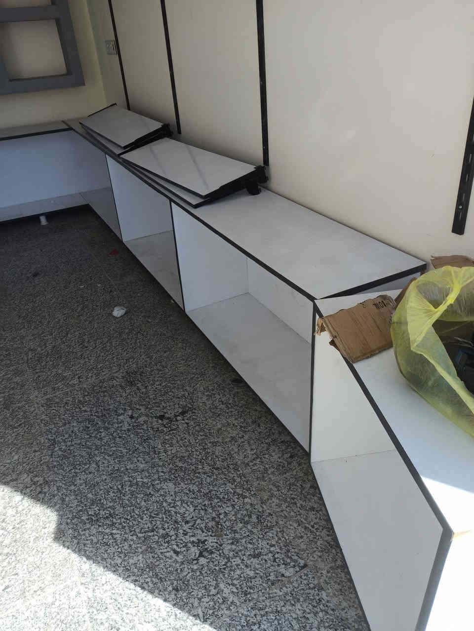 سلام عليكم ورحمه الله 
اغراض محل للبيع مستعجل شلعه وحده او قطع  ( كاشير تفصال ارتفاع ١١٠ سم و عرض ٧٠ سم و رفوف عدد ٤٠ (٣٠ * ١٠٠ سم) مع مساطر حائط ٩ و ميز للخزن ٣ اضلع طول الضلع ٣ امتار ) 
العنوان كربلاء سيف سعد  السعر خاص او اتصل على رقم ***********
