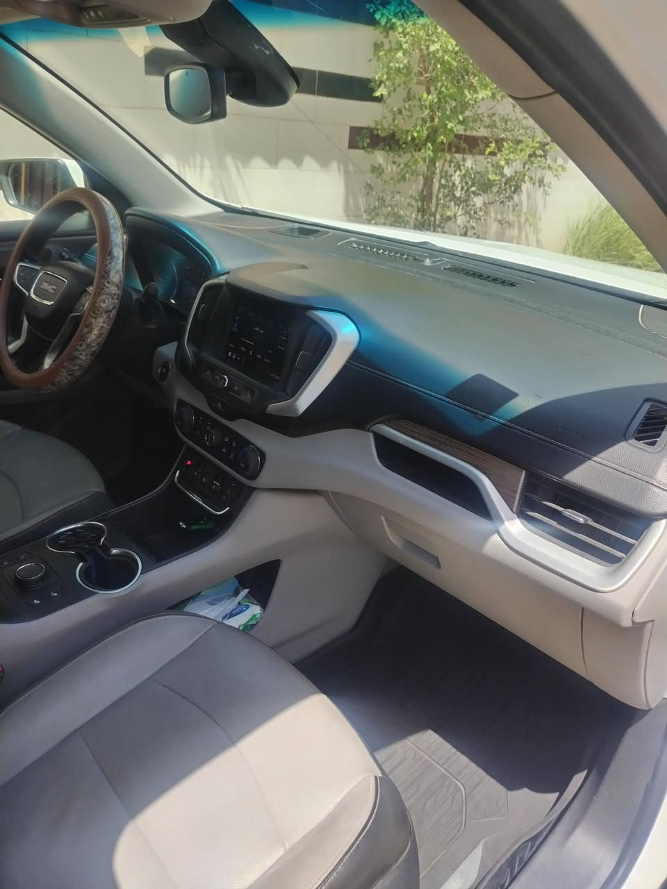 السلام عليكم على بركة الله جمسي تيران ٢٠٢٠ خمس بصمات سونارها موجود بالمنشور ورقم الشاصي موجود والحادث موجود السياره ماشيه ١٣٨ كيلو رقم بغداد بسمي مشروع وطني السعر ١٥٥ وبيها مجال شوف وقتنع موتخابرني وتكلي تفاصيل مذكوره كلها للإستفسار الاتصال *********** مكان سياره كربلاء طوريج
