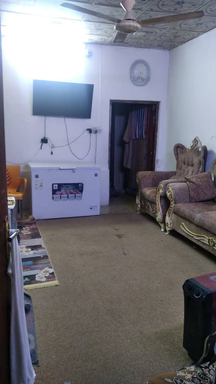 دار للبيع 100م شليمان طابقين منطقة 40 يتكون من استقبال وصاله ومطبخ و٣غرف السعر١١٥ وبي مجال مكان نجف حي الوفاء الاستفسار ***********
