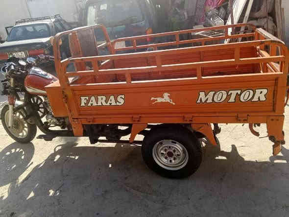 السلام عليكم الستوته رقم وسنويه بأسمي رقم ألماني ستوته نضيفه شغاله كهربائيات شغاله من الطول لطول شاصي مابي لالحيم ولاخياس مكينه مامفتوحه ستوته  هاي كدام عينك موديل 19 السعر2500وبيهه مجال للشراي  عنواني الهارثه سيد سامي ***********
