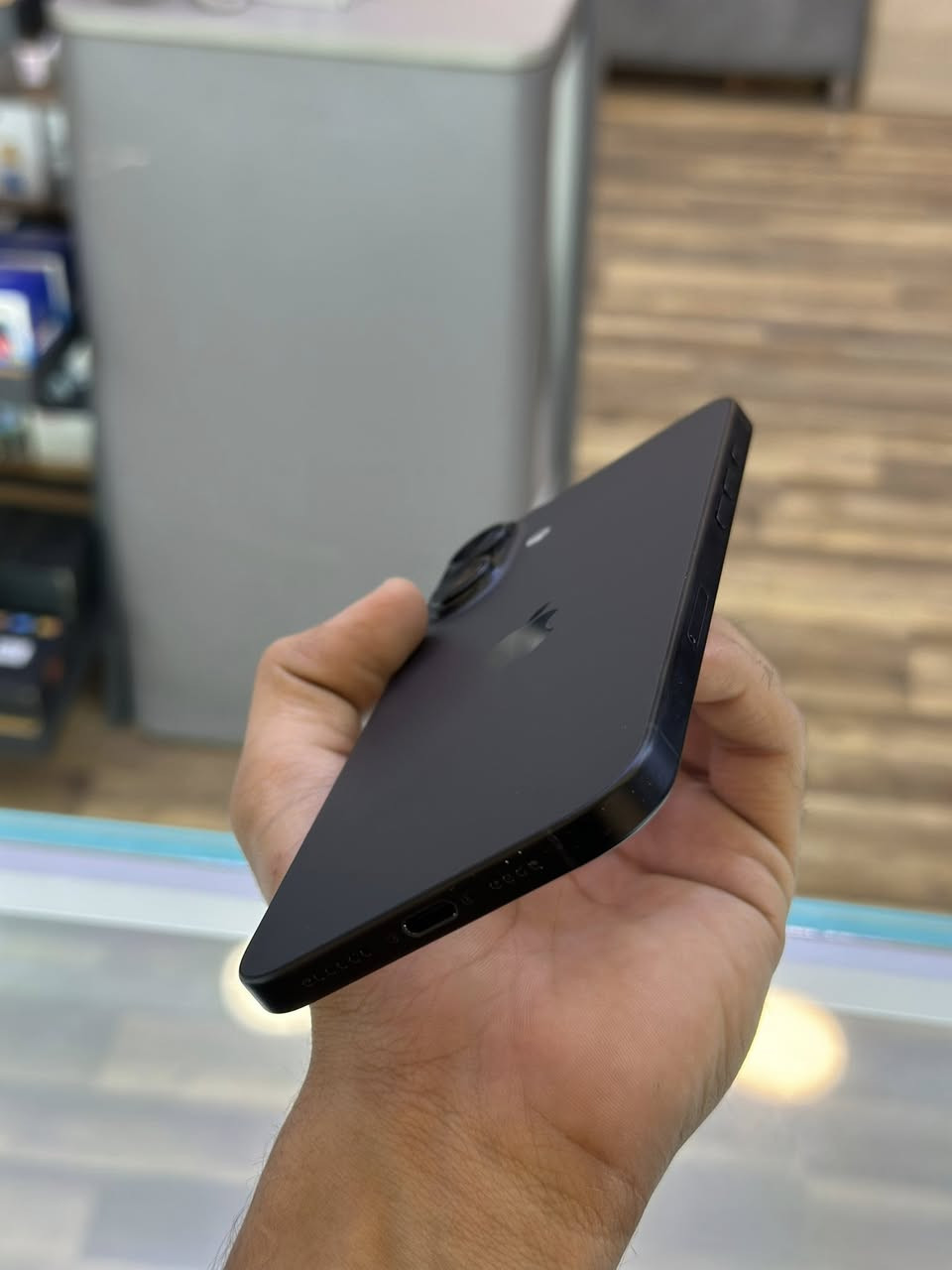 جهازين نوع
اللون الابيض 🤍        iPhone15 plus        (128gb)

بطاريه                                    (97%)  

عدد دورات الشحن                   (270)

نموذج                                        M 

السعر                                   1,050,000

اللون الاسود 🖤       iPhone 15 plus         (128) 

بطاريه                                     (92‎%‎) 

عدد الدورات                              308

نموذج                                         M 

السعر                                     1,050,000

الجهازين نظيفات كلش شخط مابيهن ماداخلات تصليح والاهم من هذا انطيك ضمان استبدال 10 ايام بالقطعه في حال وجود خلل وقبلها تفحصه

العنوان العامريه شارع المنظمه ركن شارع محطة الغاز 

للاستفسار الاتصال على الرقم 

اتصال + واتساب  ***********
