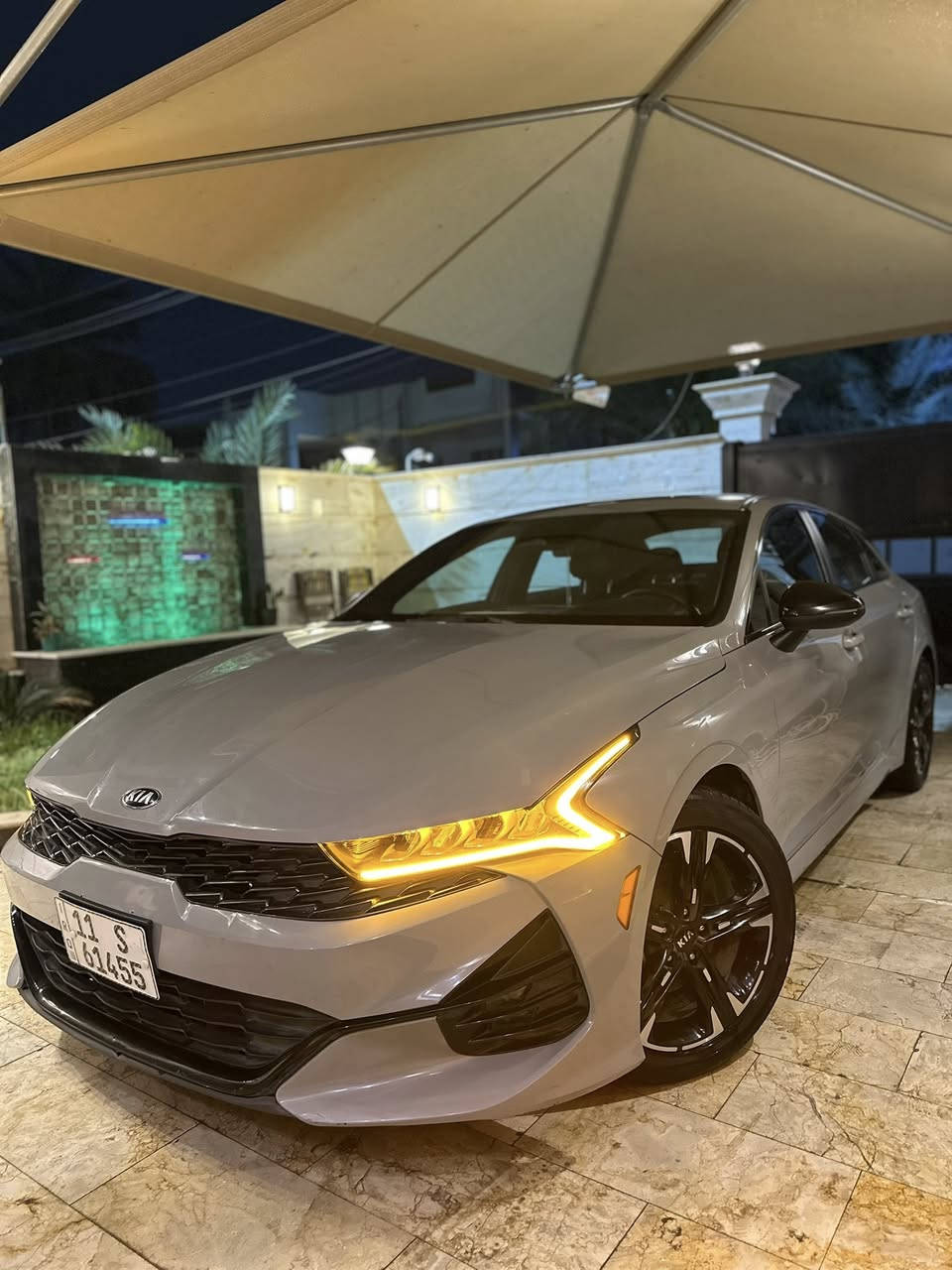 السلام عليكم 
K5 2021 
فول عده البنورامه 
ضربتها بابين امبدلات وربع جاملغ كلير لغرض توحيد الون 
ماشيه ١٠٥كم
مكانها بغداد 
الرقم ***********
السعر ١٧٠
