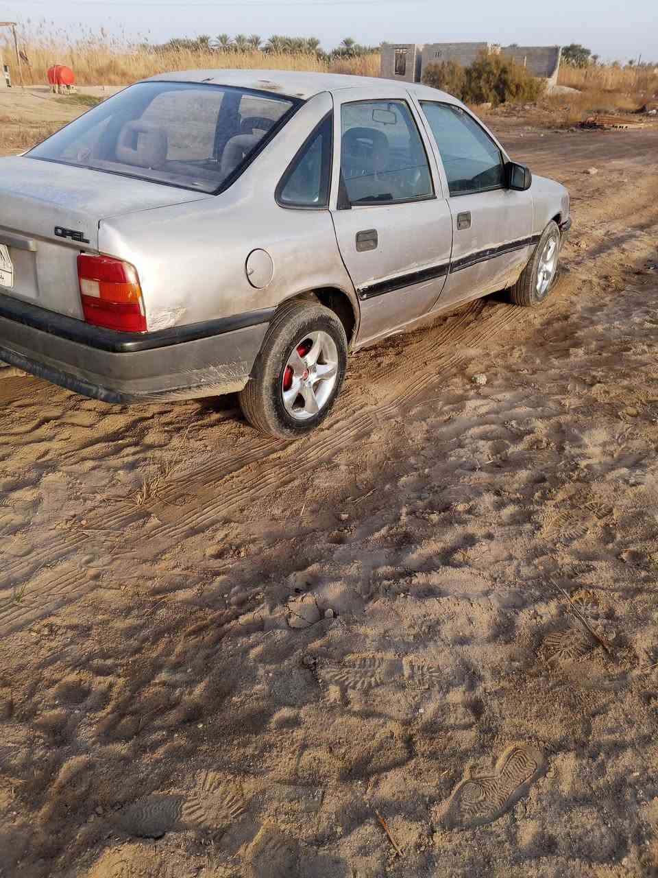 سلام عليكم سياره للبيع فكترا موديل 1992 محرك وكير جديد رقمه بغداد سعره 27 بيه مجال مكان سياره فلوجة  ***********
