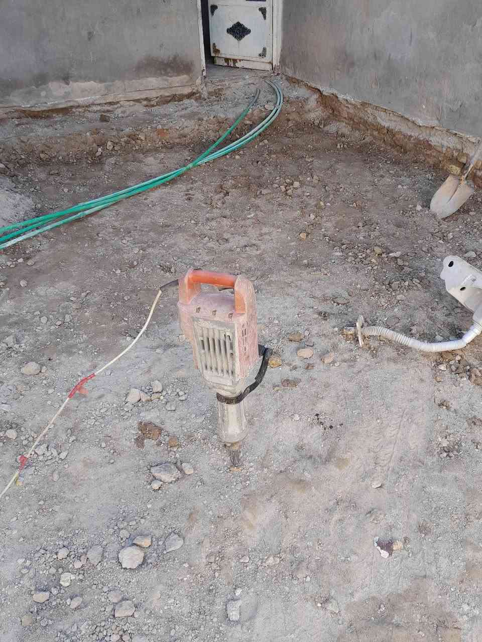 من رخصة المسؤل🌹من ميسان العمارة رقم تليفوني واتساب هم بية *********** قلع ارضيات تنكير تفليش تصعيد تراب تصعيد طابوك تصعيد رمل تصعيد شتايكر كافة المواد مساوات بتالو لبخ بتالو تزفيت بتالو كافة الاعمال
