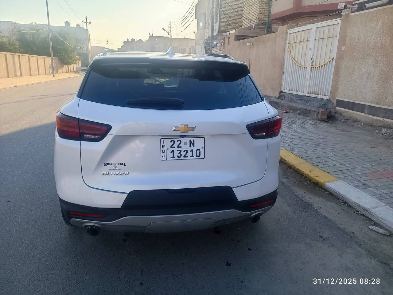 من رخصة الادمن 
بلايزر 2023 فئة Lt
رقم اربيل الدولي 
حجم المحرك: أربعة سلندر2000 تيربو
عداد المسافة: 24 كيلو متر 
الضرر : ربع دعامية فقط  وباقي السيارة مكفولة كفالة عامة بجم كبس والايرباك سليم والسيارة جديده بمعنى الكلمة 
المواصفات:بصمة تشغيل وأبواب 
رادار امامي 
تحديد مسار 
مانع تصادم 
تبريد قطعتين 
تدفئة مقاعد 
لدي نهاري لايت زنون 
كار بلي 
شاشة تحكمات 
وبقية مواصفات ال Lt المعروفة 
السعر (٢٣٥)ورقة 
***********
مكان السيارة كربلاء 

رقم الشاصي 3GNKBCR43PS234024
