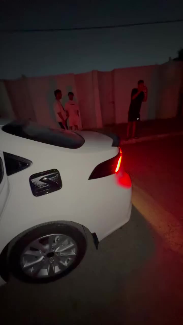 السلام عليكم كورلا هايبرد موديل 2025 الشكل الخليجي السيارة فول مواصفات ما عدى الكراسي مو كهرباء السيارة ماشيه 7000 سبعتالاف السيارة بيها شخط خفيف حتى ممبين الا تركز بي من جهة الباب الايمن الي ب صف السايق السعر 155$ وبيها مجال للاستفسار ***********
