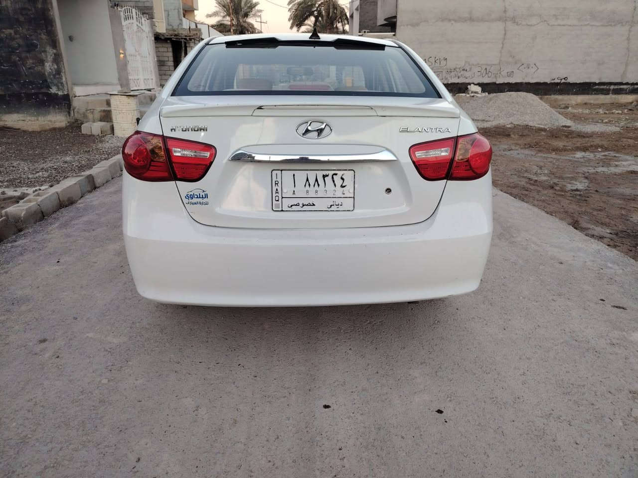 السلام عليكم ورحمه الله
النترا موديل ١١ رقم ديالى 
السيارة بدون حادث فقط صبغ قطعتين اثر شخوط
مكينة ٢٠٠٠ مكفوله هي والكير 
تخم تاير صدر جديد 
صدر جديد 
المكان ديالى/بعقوبة 
السعر ١١٥ وبيه مجال
تلفون/***********
