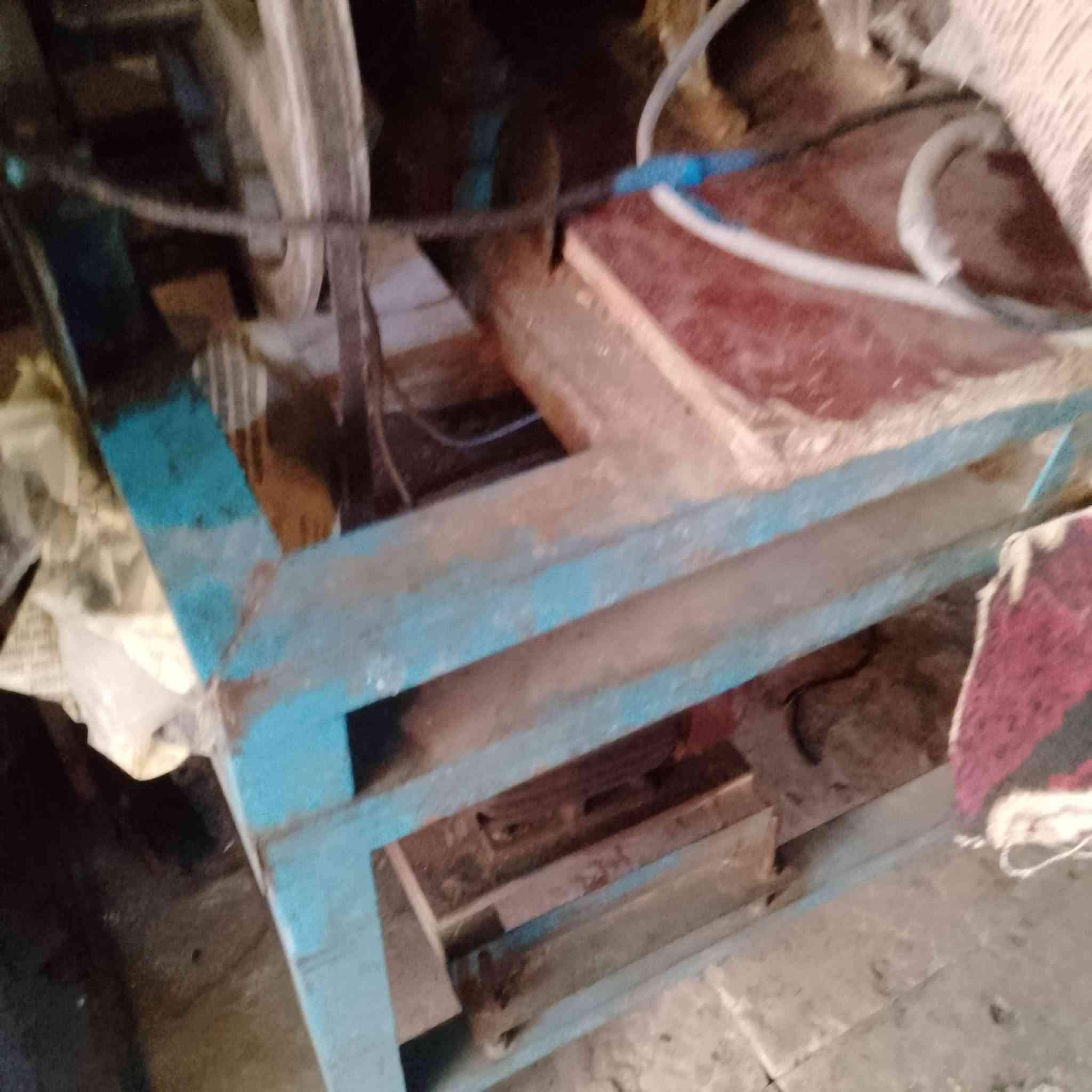 مبرد قليل مستعمله. ومكينه ثرم جبيره للبيع. بصره ***********

