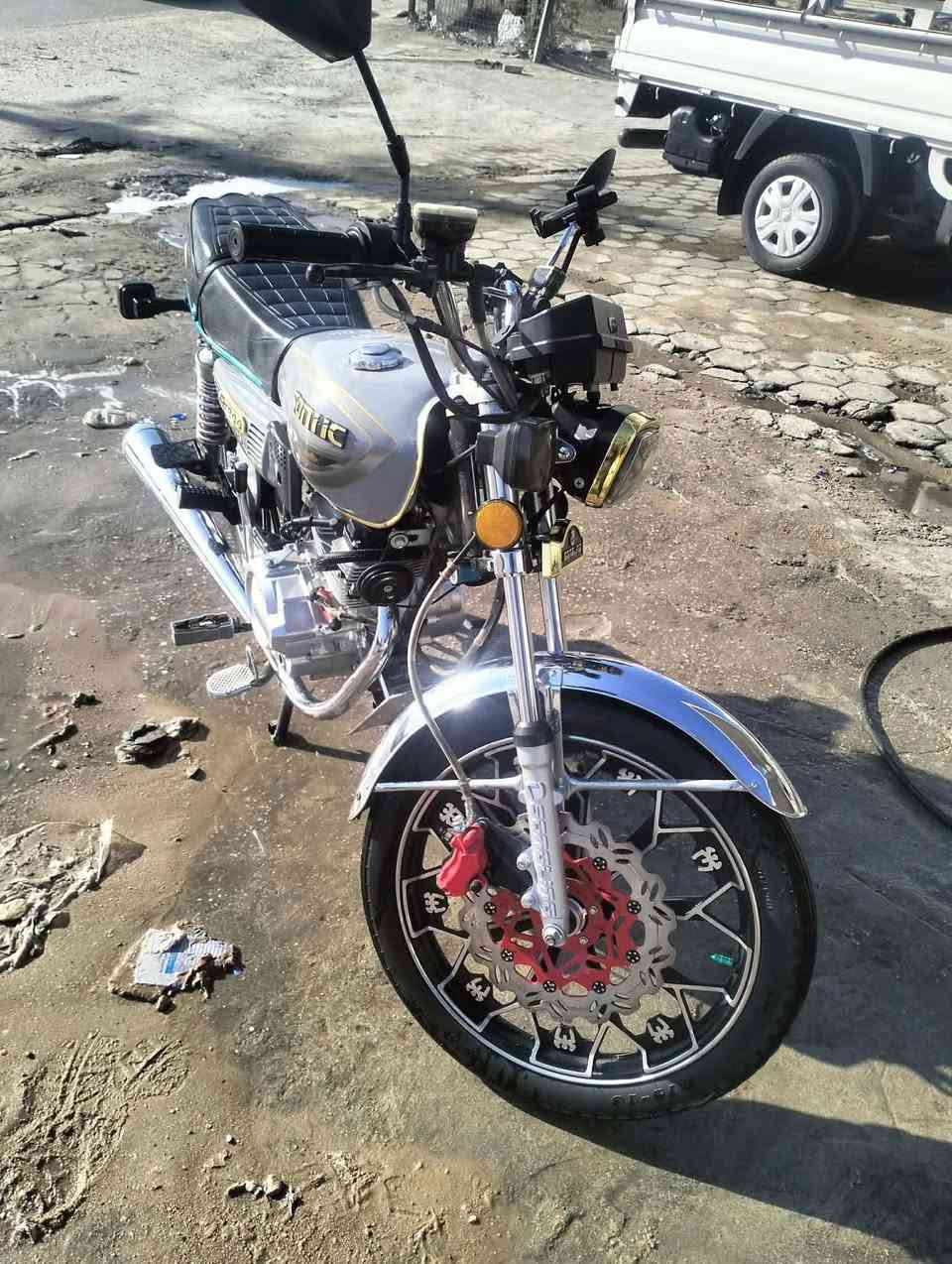 سلام عليكم 
للبيع 5گير سافان دراجه جديده وحلؤه 
مديل 2025
شلف وهندر كهربائيات كله شغال دراجه جديده ومامتعوبه دهن كله اصلي والله ع ايدي 
اوراق استنساخ كامله4نسخ 
على ايدي مطلعها من الوكيل الله شاهد 
السعر 900
للاستفسار ع هاذه الرقم ***********
