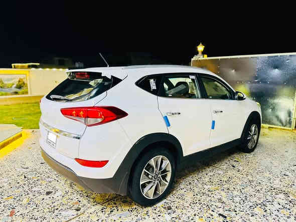 السلام عليكم توكسان 2018خليجي شركة الكاصد رقم بغداد باسمي كير مكينه حداديه كله مكفول تخم تاير جديد بيه رصعتين بل باب الخلفي بعدهن ممعدلات 
المواصفات 
شاشه كبيره 
كامره 
دبل لد 
يدات نيكل 
اشاير بل مري 
تحكمات استيرن
صاج 
تبريد قطعتين
ثلاث وضعيات قياده (ECO/SPOT/عادي)
مكينه(2000)
ماشيه 107كيلو 
معروفه موصفات الخليجي المكان بغداد السعر (175)وبيه مجال الستفسار (***********)
