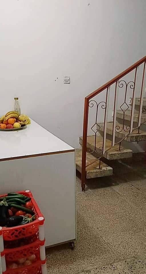دار للايجار معزول
غرفة وصالة ومطبخ وحمام وتواليت خارجي وداخلي وبيتونة وسطح على عموم الدار مساحة ١١٠ متر
الدورة الميكانيك منطقة التجارة المربع المقابل الى لحوم اسيا على شارعين ١٥ متر ومنطقة هادئة 
السعر قفل 400 الف
للاستفسار ***********
