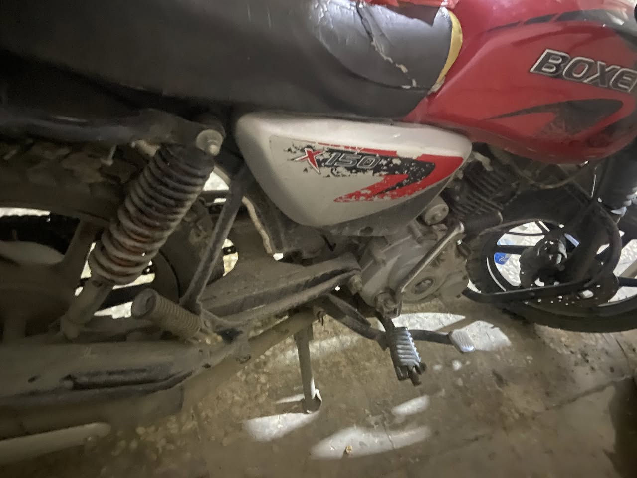 سلام عليكم بوكسر مرقم موديل 22 دراجه هاي دهن مال واشر كور  مدري بوشه ينضح دهن هاهيه بس وكلشي مابيه دراجه يحتاج ترتيب شوي مثل دوشه كشن وهيج شي عنواني بغداد الدوره سعر مليون و700 بيه مجال *********** والي عنده مراوس شحن هم اراوس اذا عجبتني
