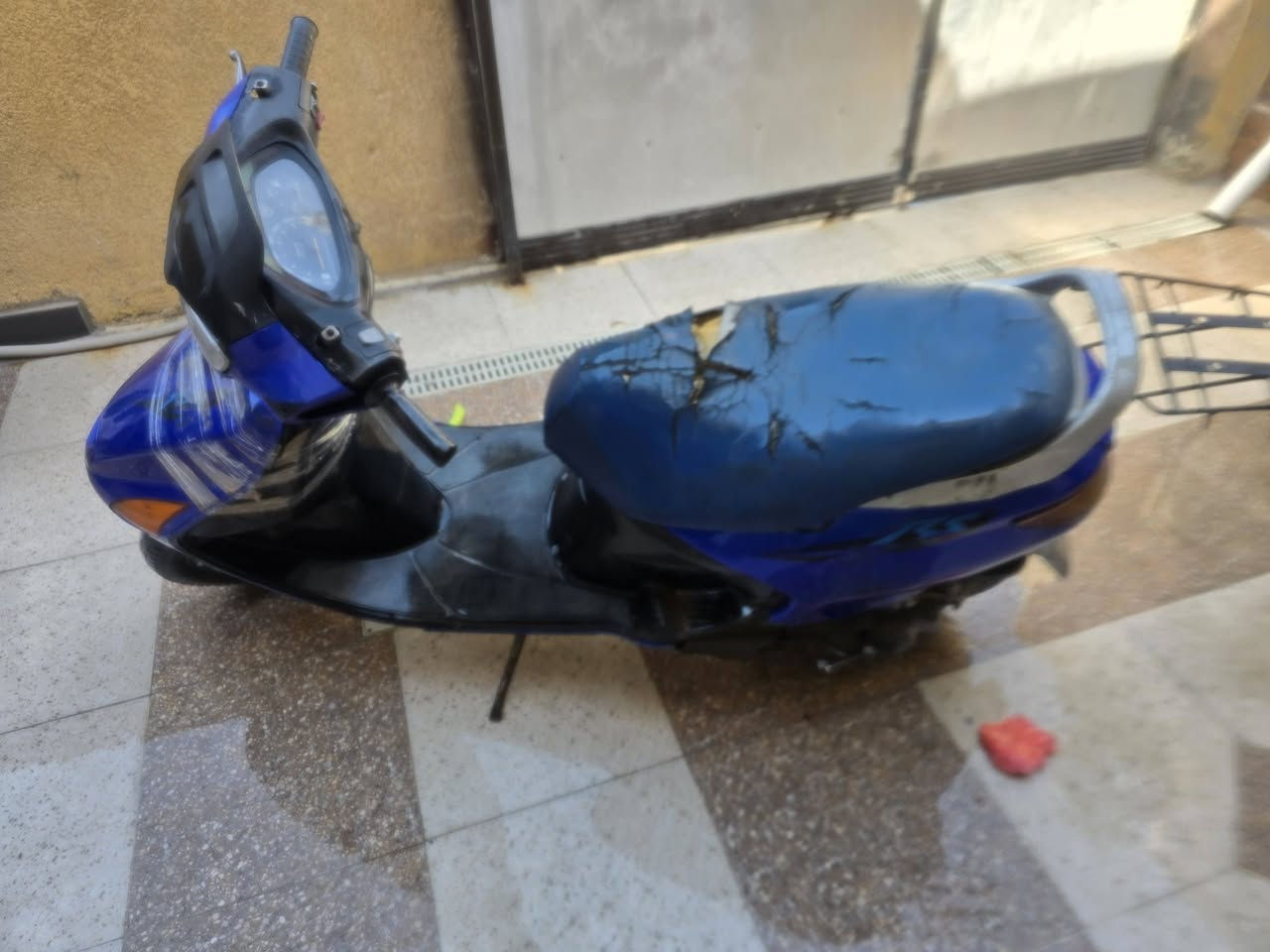 دراجه للبيع فراشه تستحق تجفيت سعر 200  مكاني بابل نادر الثانية مدينه رقم *********** مكلف بالنشر تشتغل لكن تكطع تصليحها يكلف 65 الف ايد بريك خلفي مكسوره اشاير شغلات لكن البطاريه مابيها شحن
