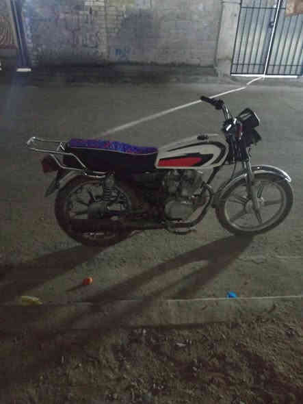 سلام عليكم دراجة ايراني للبيع مكينة ١٥٠ السعر ٢٥٠
الرقم ***********
