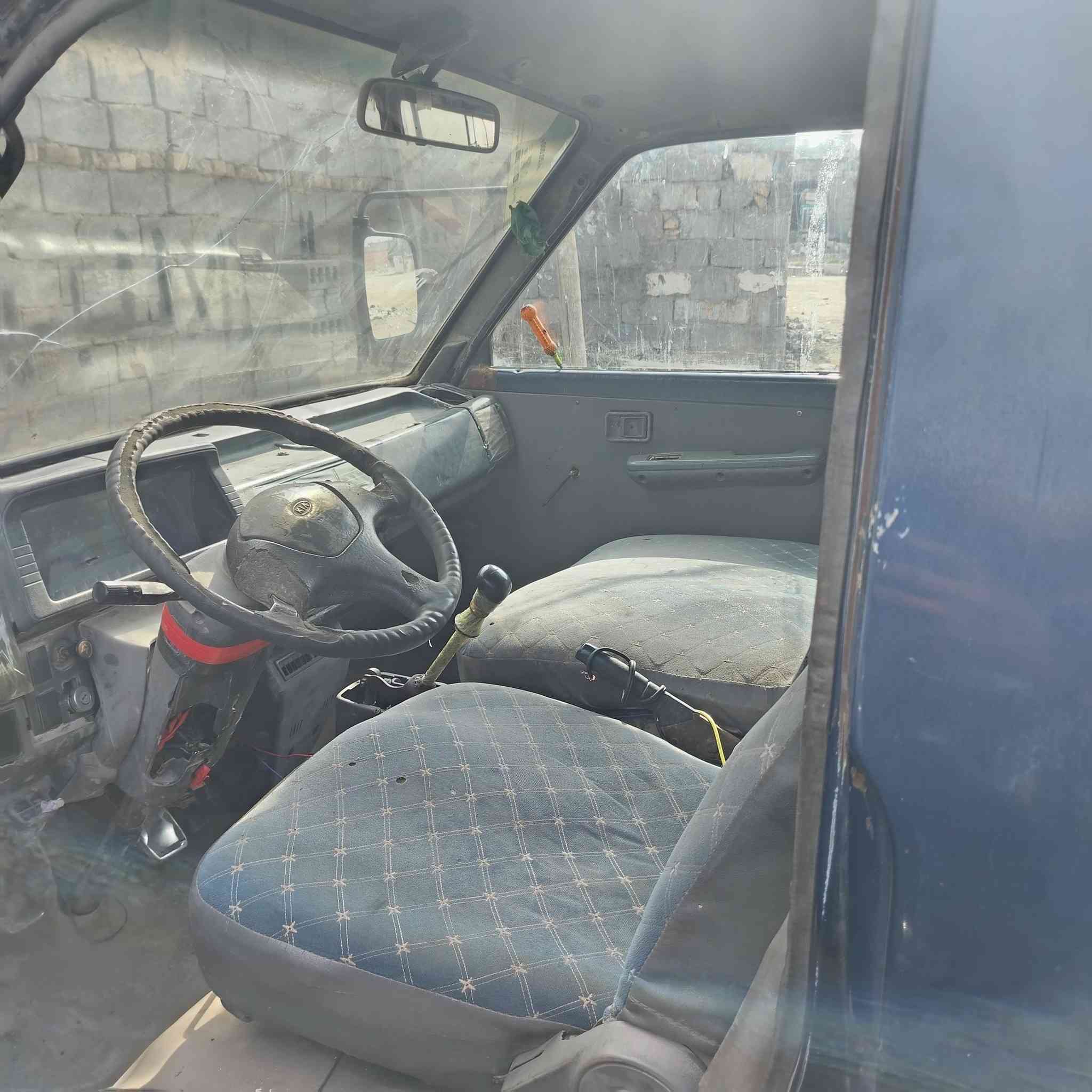 سلام عليكم كيه بسته سياره جاهز تخم تاير كهربائي شغاله باتري جديد سلف سياره كبل شغل سعر١٥ ***********
