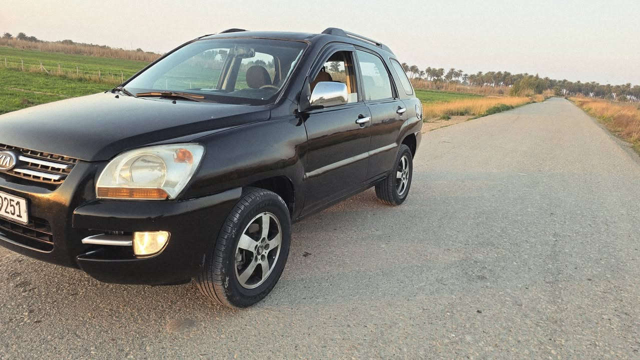 سلام عليكم ورحمة الله وبركاته سبورتج موديل 2007 وارد امريكي محرك سته سلندر مصبوغه جماليه بأسمي مكاني الكوت مركز المدينه محرك كير مكفول تخم تاير جديد هزه جديده  سعرها 88 واذا اكو مراوس ب 7 راكب او استاركس خصوصي  باقي التفاصيل الرقم *********** /***********
