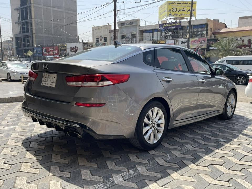 🚘 للبيع كيا أوبتيما LX موديل 2018 - وارد أمريكي 🚘
🔹 اللون: رصاصي رمادي
🔹 الممشى: 85 ألف ميل
🔹 حادث سابق بالجنطة (الخلفية) بدون فتح إيرباكات
🔹 المكينة، الكير، والتبريد مكفولة
🔹 السيارة مسويلها إدامة كاملة من دعامية لدعامية وجاهزة للاستخدام

📋 المواصفات لفئة LX :

✅ محرك 4 سلندر سعة 2.4 لتر GDI
✅ قوة 185 حصان
✅ ناقل حركة أوتوماتيك 6 سرعات
✅ نظام ECO لتوفير الوقود
✅ دفع أمامي (FWD)
✅ مثبت سرعة Cruise Control
✅ كاميرا خلفية
✅ شاشة معلومات وترفيه مع بلوتوث وUSB وAUX
✅ دعم Apple CarPlay وAndroid Auto
✅ تحكم بالصوت والهاتف من المقود
✅ مكيف أوتوماتيك مع فتحات خلفية
✅ زجاج كهربائي كامل
✅ مرايا كهربائية مع إشارات جانبية
✅ جنوط ألمنيوم قياس 16 إنج
✅ حساسات ضغط الإطارات TPMS
✅ نظام مانع الانغلاق ABS
✅ نظام الثبات الإلكتروني ESC
✅ نظام المساعدة على صعود المرتفعات HAC
✅ وسائد هوائية متعددة
✅ نظام تثبيت مقاعد الأطفال ISOFIX
✅ صندوق خلفي واسع وسعة تحميل ممتازة

🔧 الحالة الفنية:
✔️ مكينة ممتازة
✔️ كير ممتاز
✔️ تبريد ممتاز
✔️ لا تحتاج أي مصروف
✔️ فحص خير دليل

💰 المطلوب: 153 ورقة

سيارة عملية ومريحة، معروفة بالاعتمادية العالية وراحة القيادة وصرفية الوقود الجيدة.

📞 **للاستفسار والمعاينة: ***********
