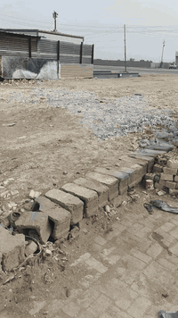 بيت للبيع مقابيل النازحين بناء البيت 400متر الاستفسار ***********
