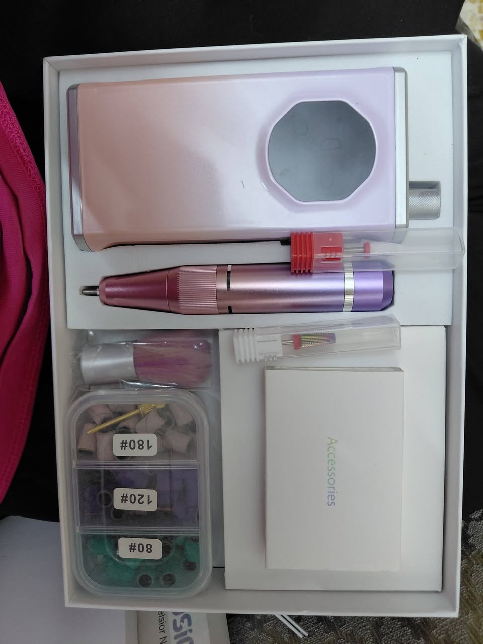 ​للبيع: مبرد أظافر كهربائي احترافي COSICOSY M40 (جديد بالكرتون) 💅✨
جهاز محمول وقوي جداً، مخصص للصالونات وللاستخدام الشخصي.
​السرعة: تصل إلى 40,000 دورة في الدقيقة (40K RPM) لبرد ونحت الجل والأظافر بسرعة وسهولة.
​المميزات: شاشة رقمية تعرض السرعة والشحن + شحن سريع بمنفذ Type-C + صوت واهتزاز هادئ جداً.
​الملحقات: يأتي كامل مع طقم رؤوس السنفرة المتنوعة والفرشاة وباقي غراضه كاملة.
​الجهاز جديد لقطة وجاهز للشغل.
السعر: [خاص] 
المكان: بغداد. مدينه الصدر توصيل ماعندي
​للتواصل والمراسلة على الخاص.


**إذا كنت صاحب هذا الإعلان وتريد حذفه لأي سبب، رجاءا أرسل رسالة إلى الدعم الفني**