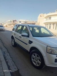 لاندروفر 2012 LR2 ، ماشي 216 الف کیلو متر ، بدون صبغ ، بدون تعدیل ، مك...