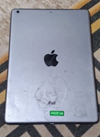 ايباد اير 1 للبيع. عاطل ما اعرف شبي سعره 20 الف. مكاني بغداد مدينة الص...