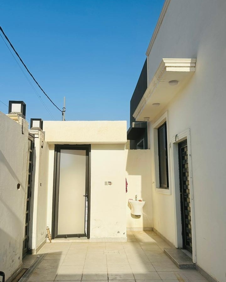 #للبيع
بيت بمجمع ابن يقطين ٢٠٠م طابقين مطلوب للعقاري ١١٧ مليون 
بناء ٢٠٢٤ السعر المطلوب بيد  المشتري ٧٨ مليون قابل للتفاوض 
البيت فيه ٤ غرف اضافة لباقي التفاصيل الاخرى براني وصالة ومطبخ وصحيات داخلية وخارجية 
#للاستفسار اكثر يرجى مراسلة الصفحة او الاتصال على الرقم *********** او زيارة مكتبنا الواقع في : السماوة - حي العسكري - مقابل صيدلية التفاح الاخضر ومجاور صيدلية الاريج .
