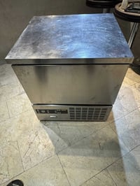 صاعق ماركه ZANUSSI ايطالي للبيع عدد بلانك كبير 4 نضيف جدا  07717595512