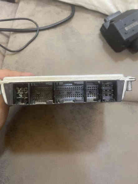 السلام عليكم عقل مارسدس وجوزه  المارسدس ٢١١ مديل٢٠٠٣ مكاني بصره  الاتصال ***********
