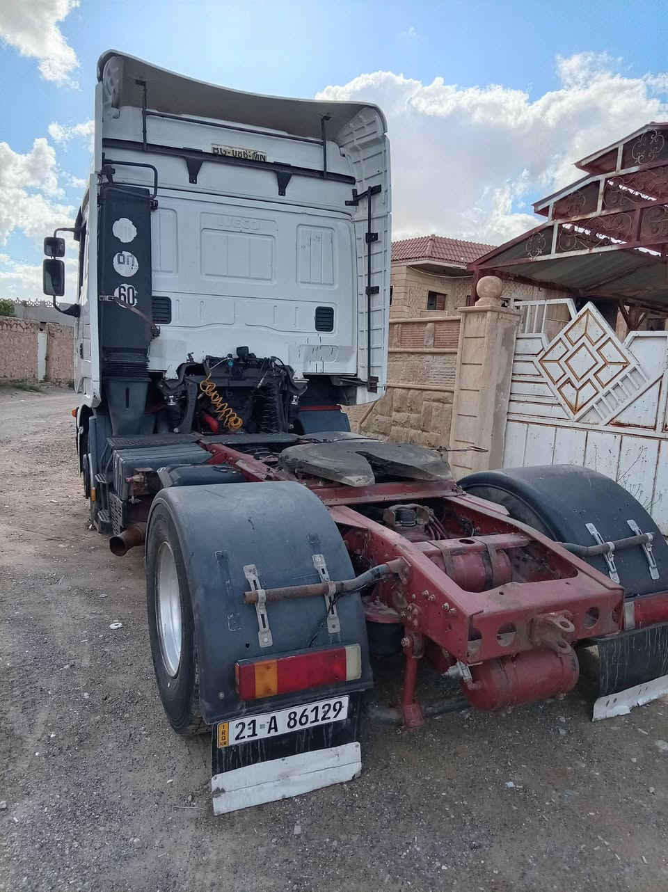 السلام عليكم افيكو 2003 سياره جاهزه للبيع اتصل مكان بيجي سنويه ل30سليمانيه فلات *********** وات ساب موجود السعر ٨٨وبيه مجال
