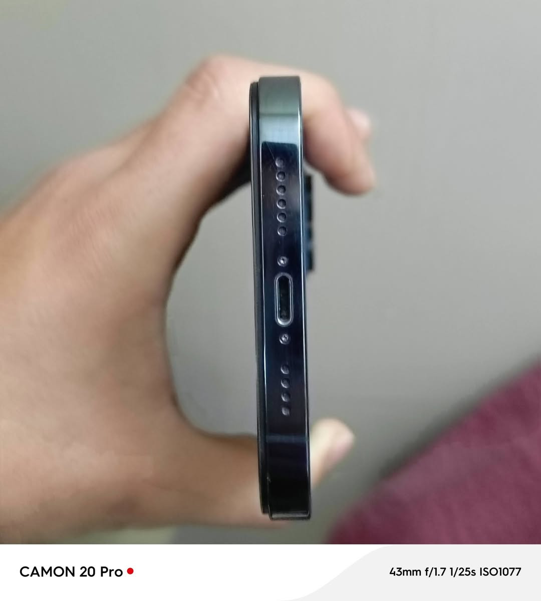 سلام عليكم ايفون ١٢ برو ماكس ذاكره ٢٥٦ بطاريه ٧٨ بلاديه  الاصليه جهاز شخط مابي
مبدل شاشه نوعيه تخبل لا تعلك ولا تصفن شاشه تخبل 
الباقي كله بلادي 
المكان بغداد البياع الشرطه الخامسه 
السعر ٣٧٥ وبي مجال لشراي 
الرقم ***********
اخوان رحمه لاهلكم لحد يكسر بي جهاز نضيف الله شاهد
