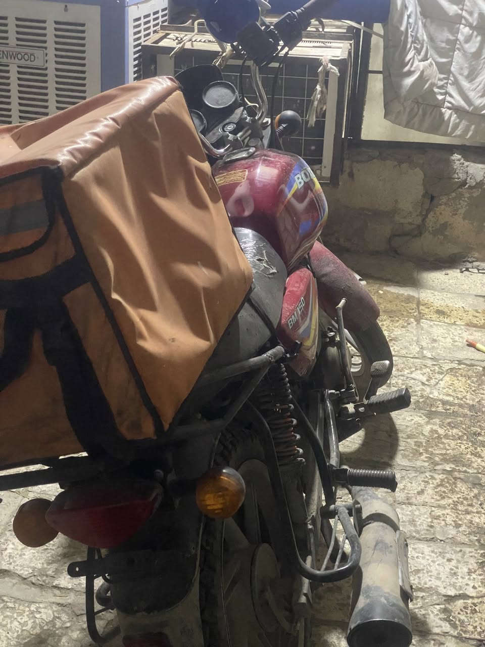 دراجه للبيع عطلانه عطلانه ماعرف شنوً عطله متروكه دراجه للبيع اوً امراوس سعره ٤٥٠ وبيه مجال مكاني بغداد الحسينية مال راشديه ***********
