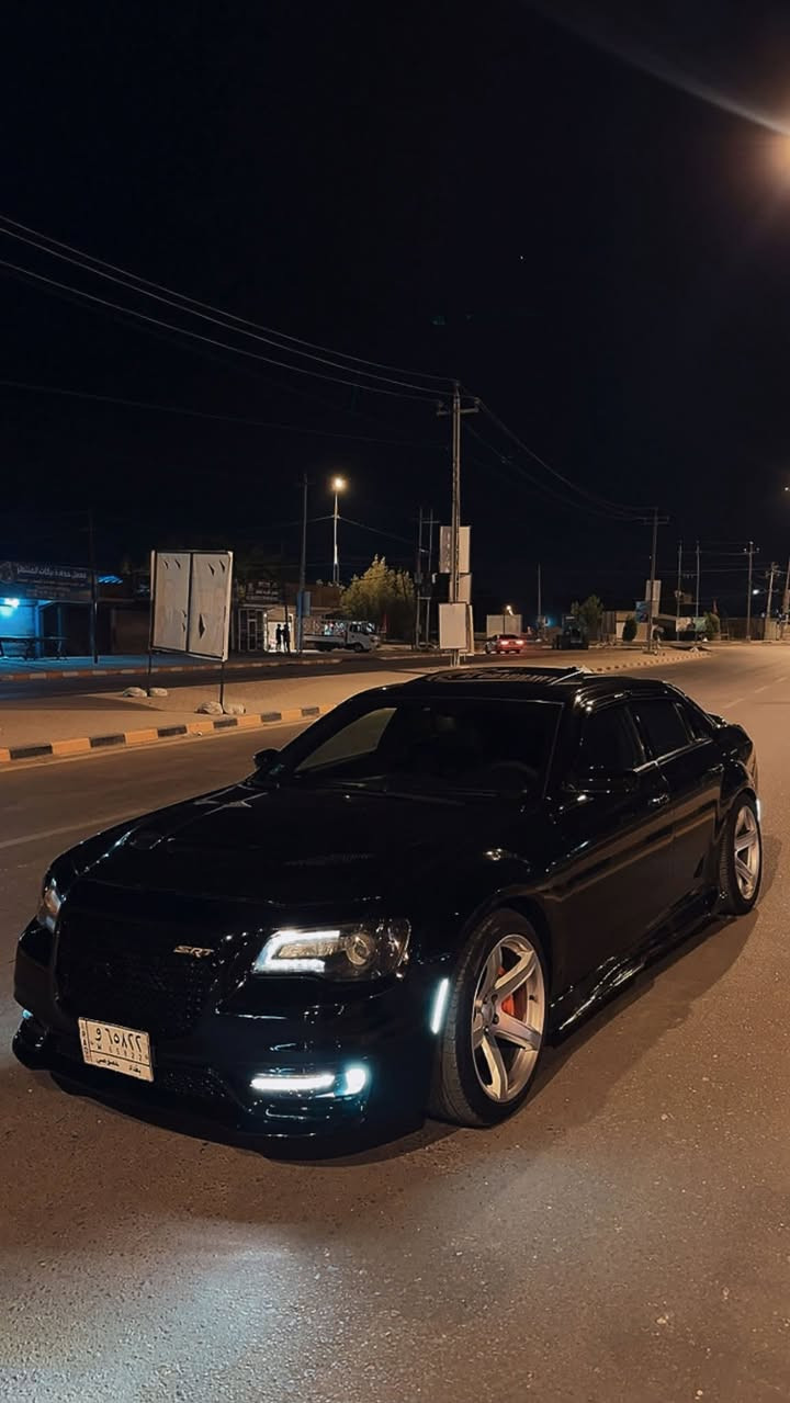 عليكم كلايسلر S 2012 اصل محدثه للبيع او مراوس سيارة فول مواصفات سيارة مكينه جديدة 8سلندر هيمي 
وبيها قصعتين جاملغ وبنيد سيارة بيها برمجه كزوز رياضي وسارة جاهزة من كلشي السعر 165 رقم بغداد دولي بسمي 
رقم *********** مكاني بغداد الشعب
