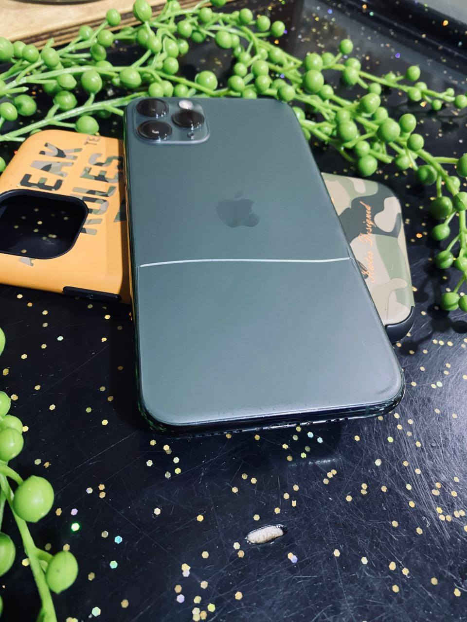 ايفون 11 برو برو فقط 
جهاز كلش نضيف مكفول بس فطر بضهر خط واحد 
ذاكرته 256
بطاريته 92
نموذجه m
السعر 250 وبي مجال شويه 
***********
