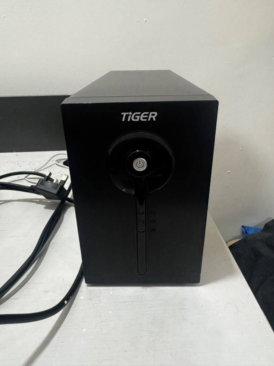 السلام عليكم
شاشة msi حجم 24 / ips / 180Hz
استجابة 1ms
و يو بي اس tiger 1500va اوفلاين
وية كامل ملحقاتهن بـ250 الف
توصيل بغداد فقط - مكاني الغزالية
للتواصل واتساب : ***********
